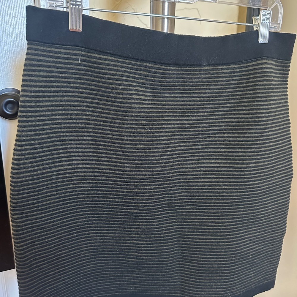 Banana Republic Gray Mini Pencil Skirt with Ribbed Style for Work